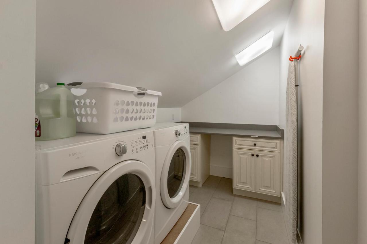 Gorgeous Downtown Bungalow, Walk Everywhere!!! بحيرة جنيف المظهر الخارجي الصورة