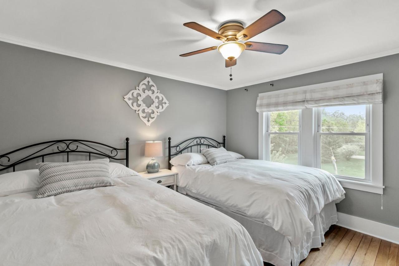 Gorgeous Downtown Bungalow, Walk Everywhere!!! بحيرة جنيف المظهر الخارجي الصورة