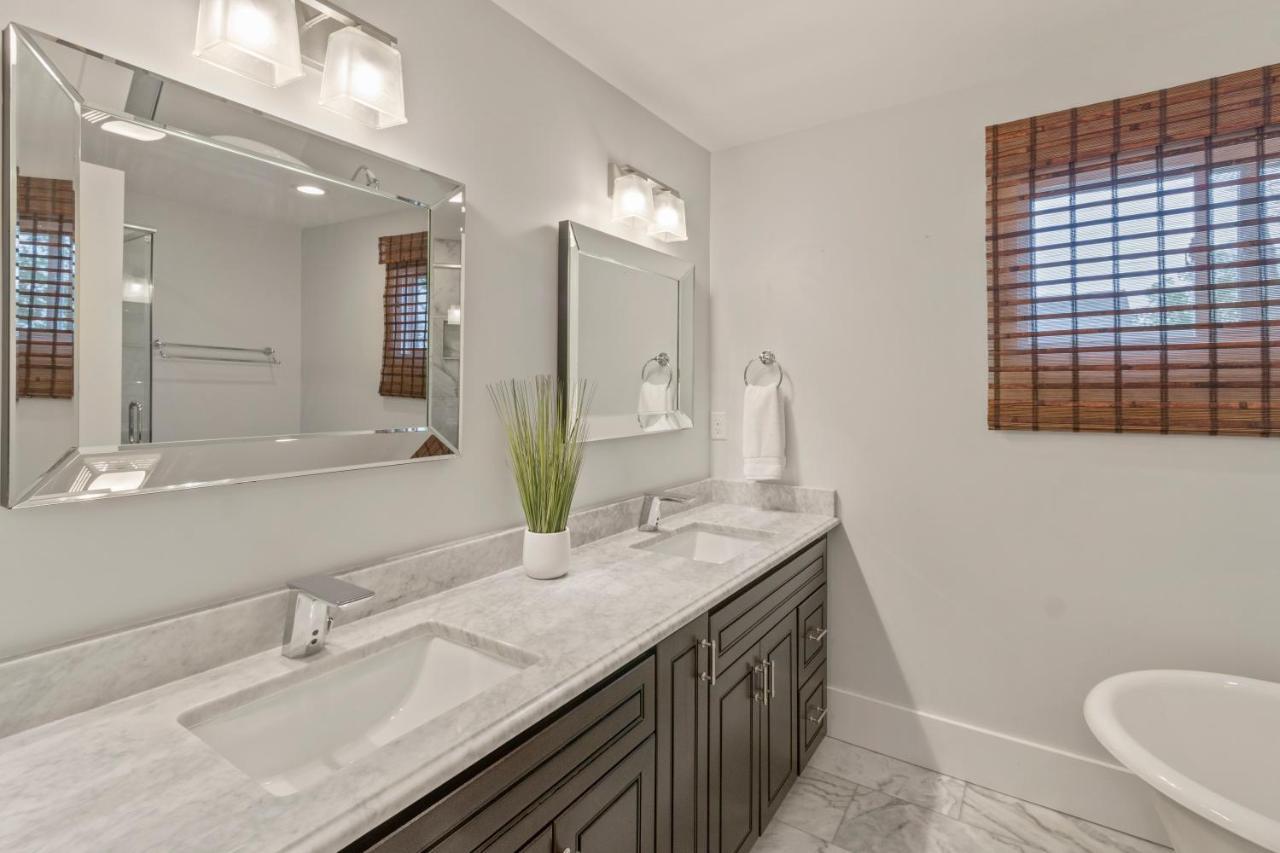 Gorgeous Downtown Bungalow, Walk Everywhere!!! بحيرة جنيف المظهر الخارجي الصورة